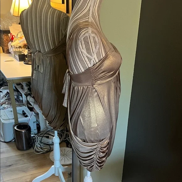 Twenty One, Shiny Gold One Shoulder Dress, size large - Picture 4 of 7